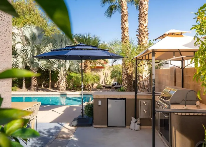 Resort-style Oasis With Heated Pool Holiday home