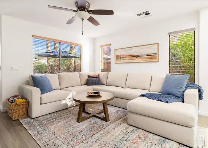 Resort-style Oasis With Heated Pool Holiday home *