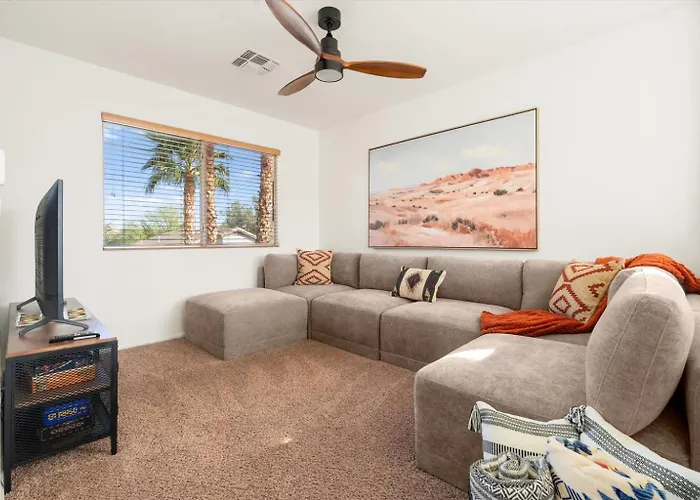 Holiday home Resort-style Oasis With Heated Pool Goodyear
