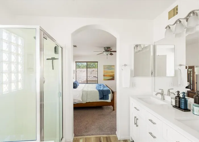 Holiday home Resort-style Oasis With Heated Pool Goodyear