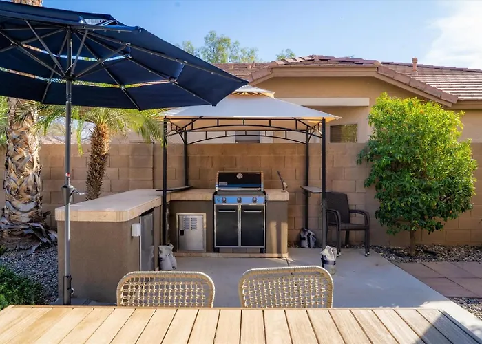 Resort-style Oasis With Heated Pool Holiday home *